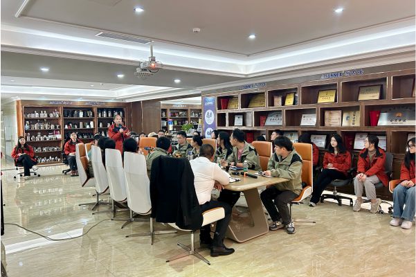 Sunnex Eolas Táirgí agus Oiliúint Scileanna Gnó a reáchtáiltear in Oifig Shenzhen